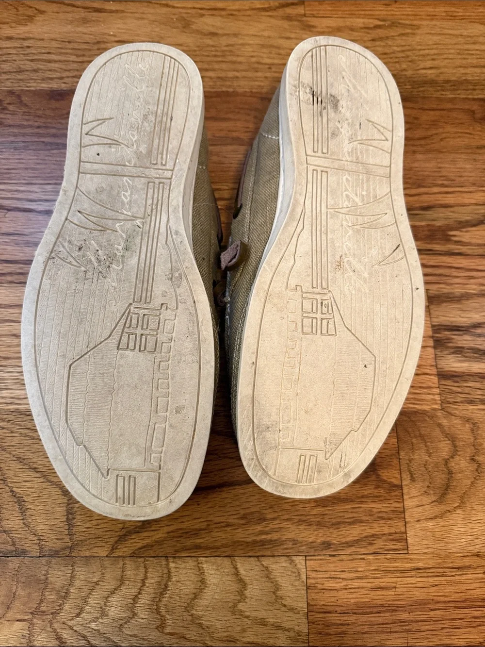 Casual Men’s Slip-On Canvas Shoes in Olive size 8.5